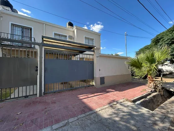 Dúplex En Venta De 2 Dormitorios C/ Cochera En Godoy Cruz