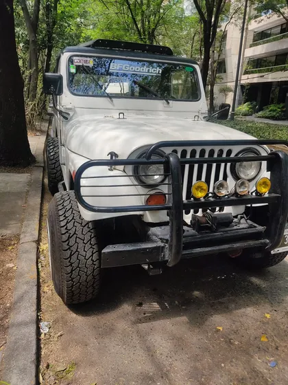 Jeep Cj-7 Renegade 1981  Clásico 4x4 Con Placas De Clasico