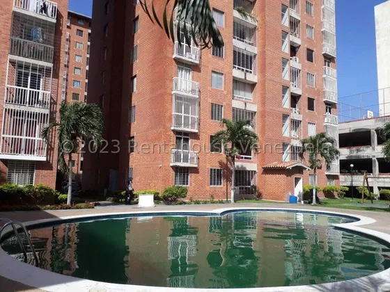 Raiza Suárez Vende  Amplio Apartamento Semiamoblado En Sotavento Al Oeste De Barquisimeto, 2 5 7 0 4 2, Urbanismo Piscina, Parque Infantil, Sala De Fiesta, Cerca De  Comercios Y Avenidas Principales.