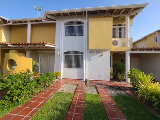 Townhouse En Venta En Urbanizacion Villa Geica La Morita I - Jb 