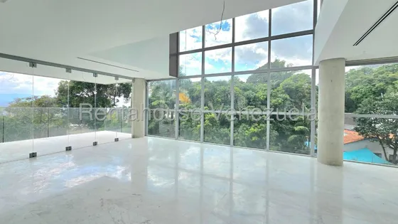¡¡apartamento Con Un Concepto Completamente Innovador, Amplias Panoramicas, Vista Privilegiada Y Urbanización Vip, Hermosa Sala Doble Altura! - Altamira - Luis Gomez - Mls #25-18504