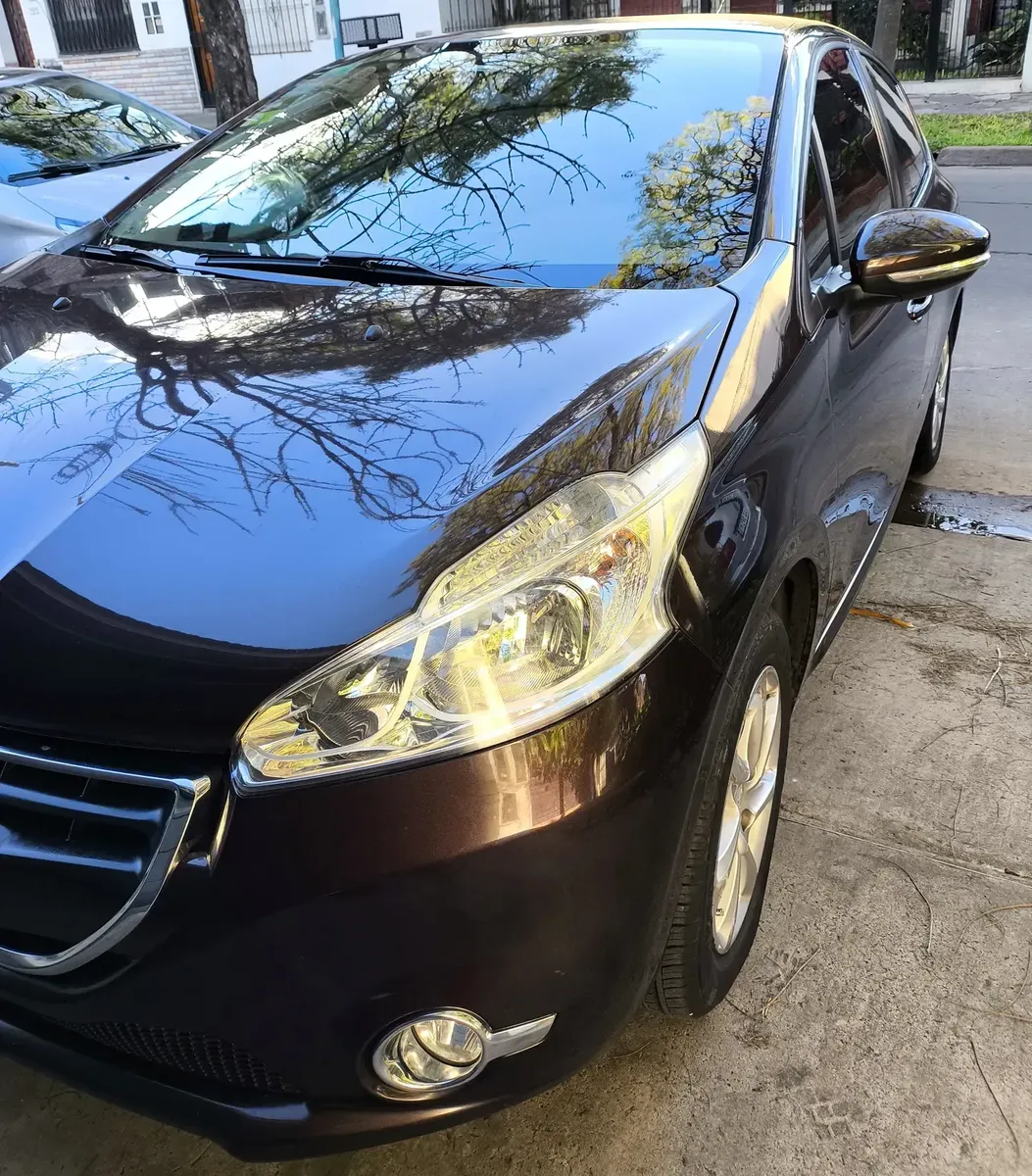 Peugeot 208 1.5 Allure Touchscreen