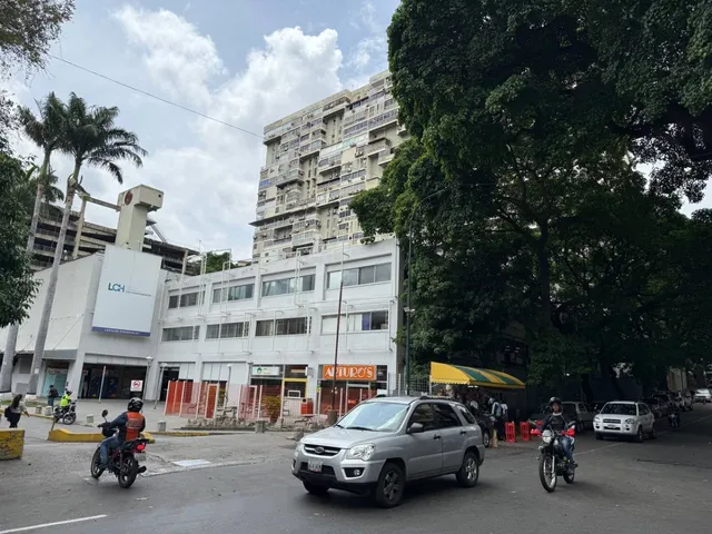 Apartamento De 75 M² Con Vista Natural  + Estacionamiento + 2 Ascensores | ¡zona Con Servicios Premium!