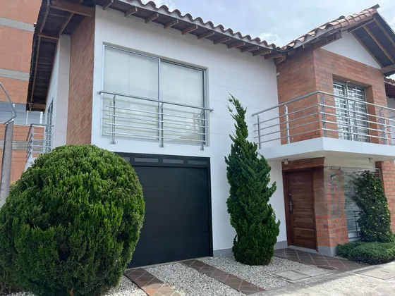 Casa Esquinera En La Ceja Sector Centro Comercial Viva