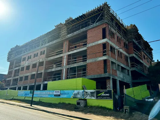 Venta Departamento 2 Ambientes, Piscina Con Financiacion, Permuta Y A Metros Del Mar