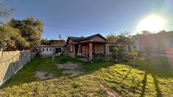 En Venta Chalet Con Amplio Quincho En Barrio Cerrado Sarmiento Iii Sin Expensas