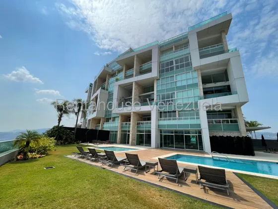 En Exclusiva Zona Y Residencia, Apartamento Con Bella Vista. 25-23459