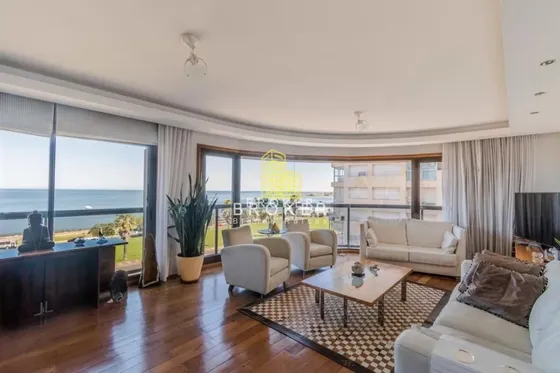Venta Apartamento 3 Suites Mas Servicio En Pocitos Frente Al Mar Con Parrillero