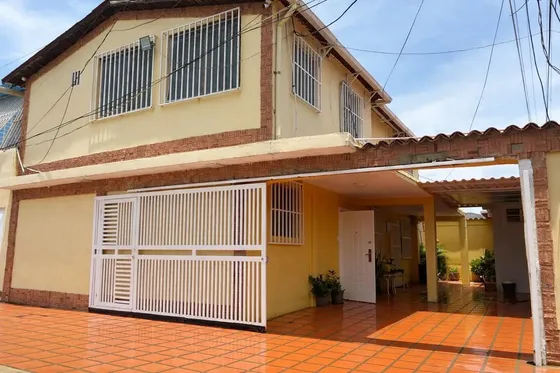 Excelente Propiedad Ideal Para Familias Grandes O Ingresos Extra - Teamhouse+