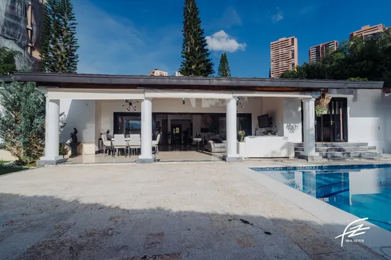Hermosa Casa En El Poblado 