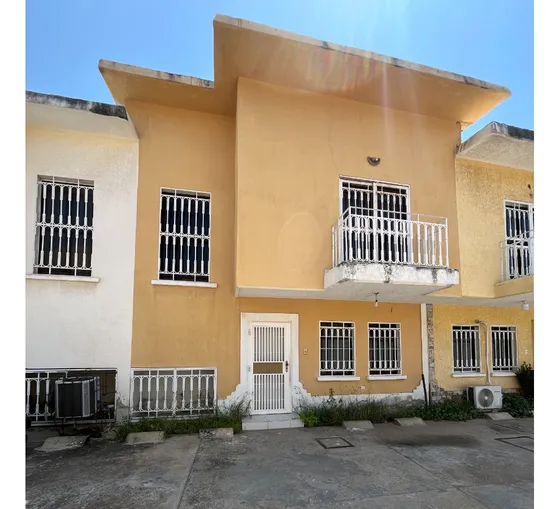 Venta De Twon House En Nueva Barceonas Residencias V. Julio Cesar