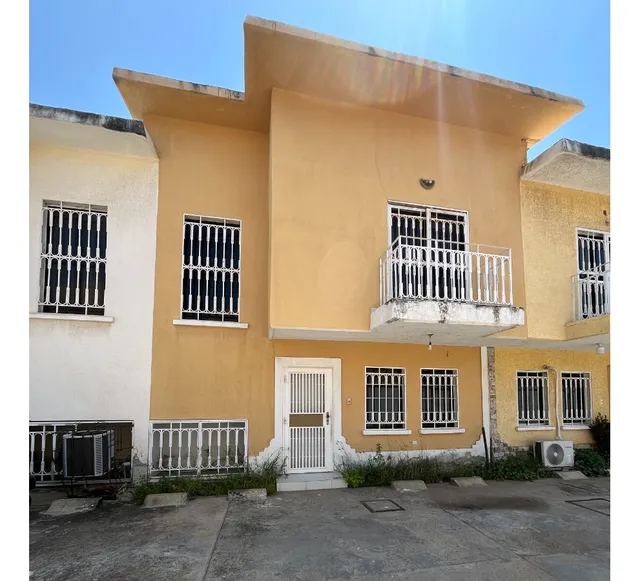 Venta De Twon House En Nueva Barceonas Residencias V. Julio Cesar