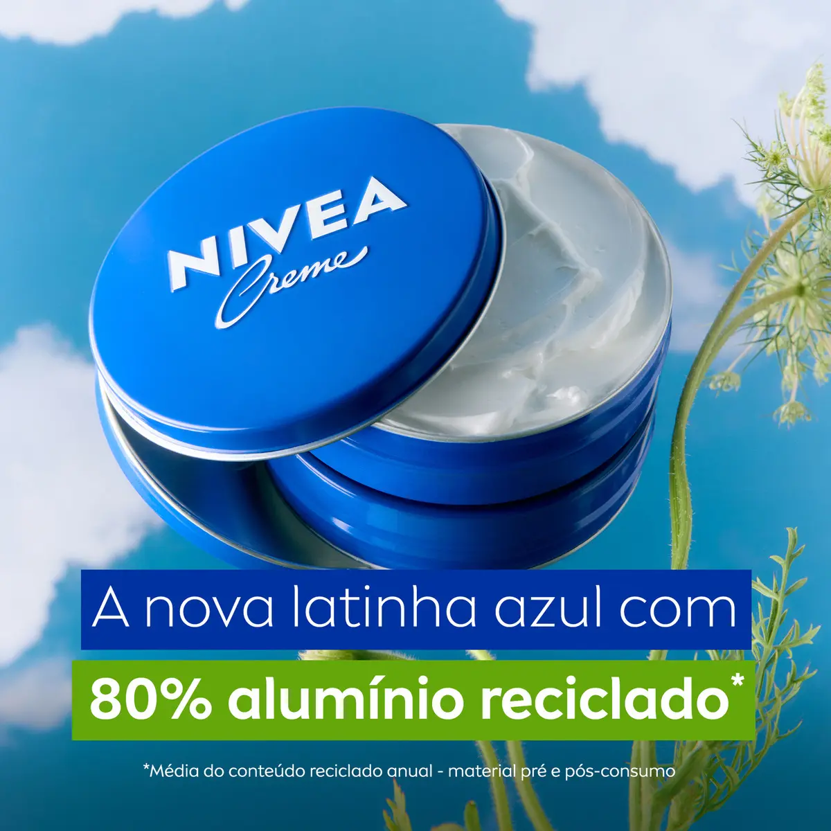 Creme hidratante NIVEA sendo aplicado na pele