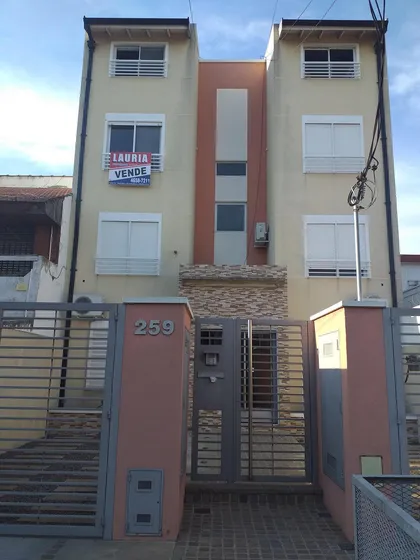 Venta De Departamento En Duplex De 3 Ambientes