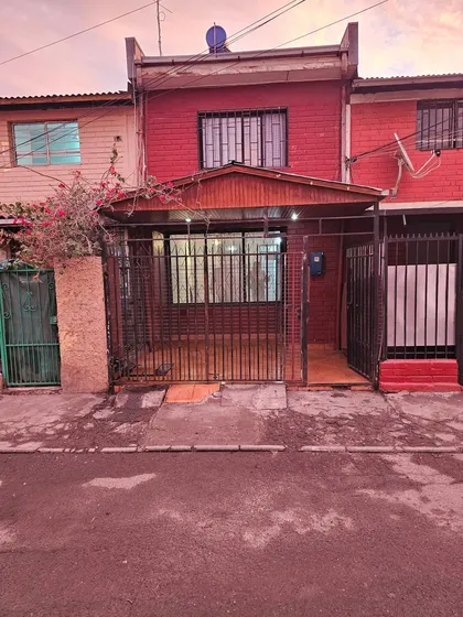 Arriendo Acogedora Casa En Nocedal Ii Puente Alto 4d/1b