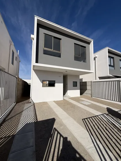 Casa Nueva | Costa Laguna | 3d + 3b | Patio | 2 Est