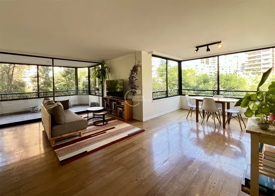 Departamento En Venta De 4 Dorm. En Las Condes .metro.