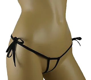 Mujer en micro hilo sale