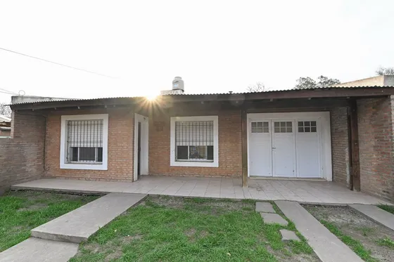Casa 3 Dormitorios Y Gran Patio 