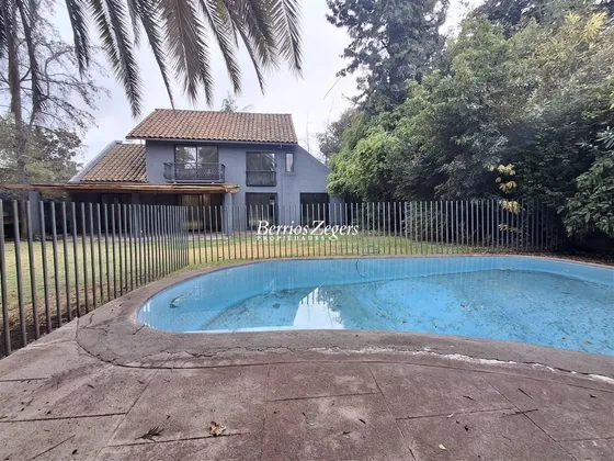 Casa En Arriendo De 3 Dorm. En La Dehesa- Camino Central