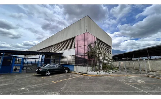 Se Vende Galpon 4457m² Guatire
