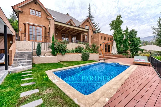 Gran Casa Inglesa Con Espectacular Vista, Los Domi...