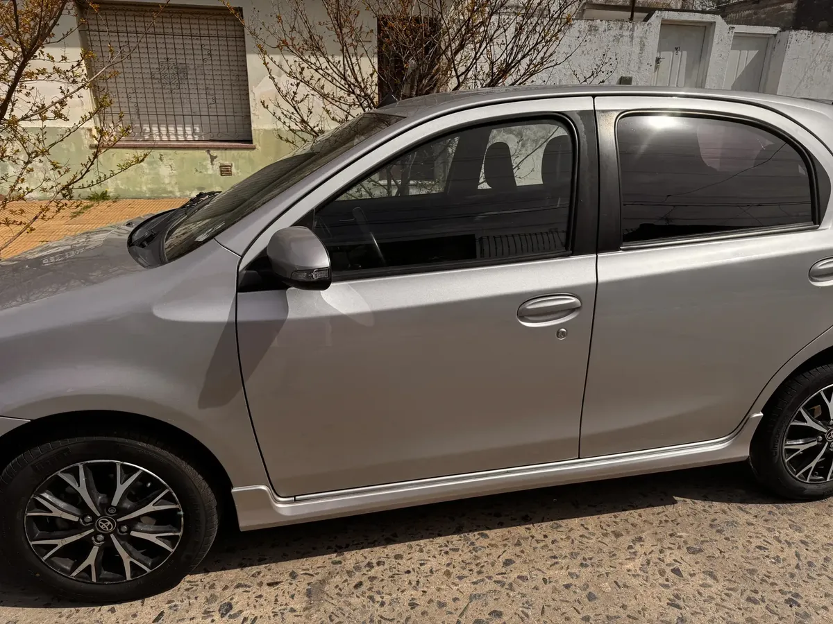 Toyota Etios 1.5 XLS AT