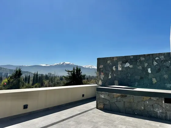 Charles Hamilton / Penthouse Nuevo / Vista Nororiente