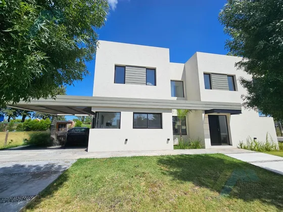 Casa  5 Ambientes En  Venta En Barrio Cerrado Santo Tomas - Pilar