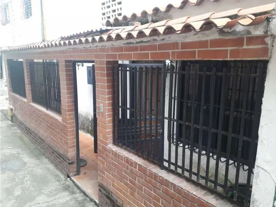  Urb. Oropeza Castillo