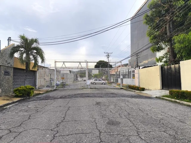 Alquiler De Casa 2 Pisos Urb Andrés Bello, Sector Las Delicias
