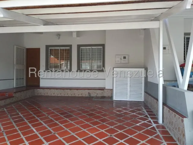 Casa En Alquiler Cabudare Roca Del Valle Ribereña Codigo 2  5  1  4   6 0  5 Mildred Hermosa Y Acojedora Acceso Directo A Barquisimeto La Urb Posee Pozo Ademas Cuenta Con Tanque Subterraneo Garantizad