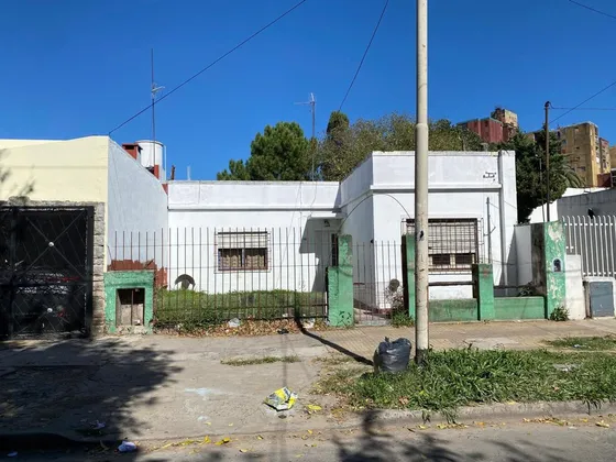 Venta Casa Cuatro Ambientes - J. Ingenieros 225 M2
