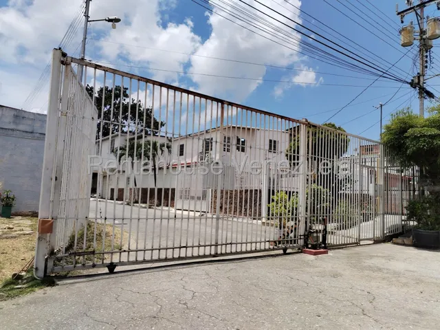 Dennymar, Vende Hermosa Casa En Excelente Urbanizacion De Cabudare Dispone De 3 Habitaciones 1 Baño En Optimas Condiciones Ideal Para Acondicionar Al Gusto B5a22405                                    