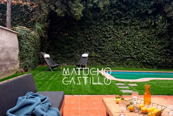 Excelente, Pareada, Gran Mansarda, Piscina, Jardín, 3 Pisos