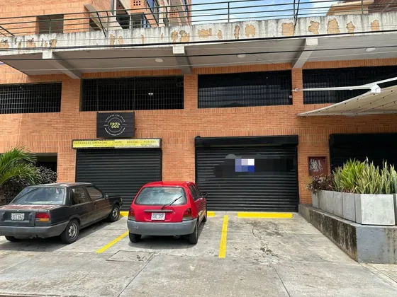 Mml Alquiler De Local Comercial, A Pie De Calle, Urb Agua Blanca C.c. Kiffa 330$ Negociables