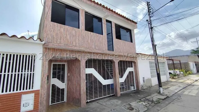 Casa En El Remanso, Dos Niveles Excelente Ubicación    24-28548 
