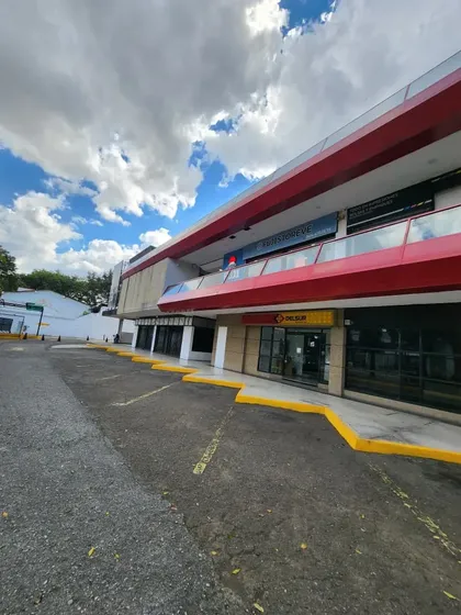 Dionettsy Rivero Vende O Alquila 4 Locales Comercial En Centro Comercial Guaparo Avenida Bolívar Valencia-carabobo ( Clientes)