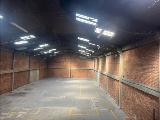 Bodega En Arriendo, Sector Montevideo