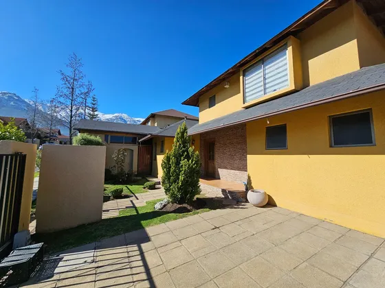 Amplia Casa En Venta En Peñalolen, Seguridad 24/7
