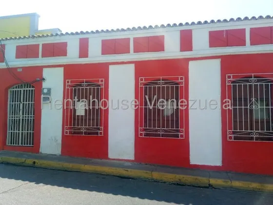 Eres Un Inversionista En Busca De Un Inmueble De Excelente Ubicación, Pleno Corazon Inm Del Sector San Blas, Donde Tu Interés Es El Flujo De Personas Y Vehicular Aca Te Ofrezco Una Excelente Opcion