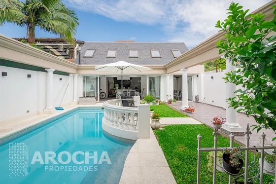 Casa En  Bernal - Venta