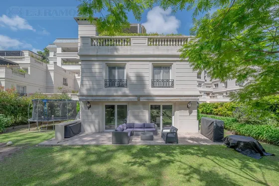 Departamento En Venta Y Alquiler En Barrancas Al Rio Con Jardín Propio
