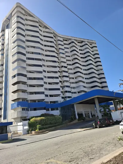 Perla Caribe Realtors Ofrece Apartamento En Venta Apartamento Esparta Suites, Urb Costa Azul , Vista A La Ciudad, Excelente Ubicacion, Vigilancia 24 Horas Pisc
