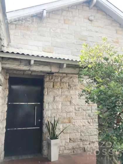 Venta - Casa Con Jardín En Monte Grande