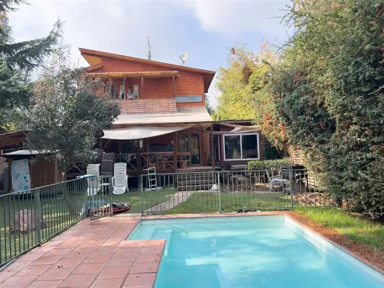 Casa En Venta De 5 Dorm. En Peñalolén