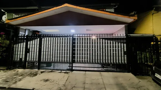 Casa En Venta De 3 Dorm. En Maipú