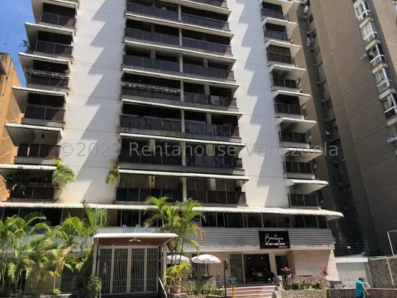 Espacioso Local Comercial A Pie De Calle, En Alquiler, En Los Palos Grandes. 24-9261