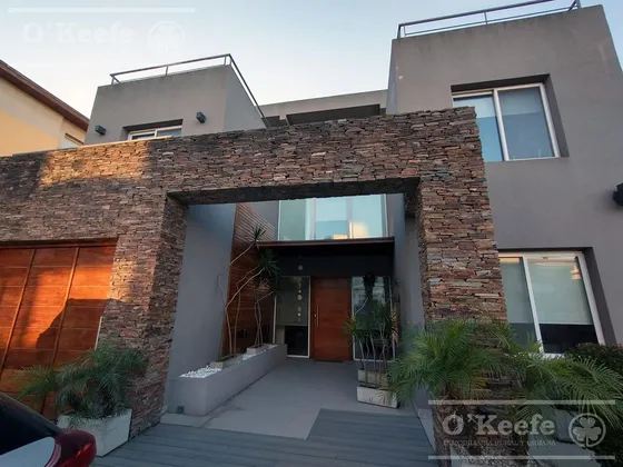Casa En Venta, 4 Ambientes En Quilmes. Barrio Cerrado Barrancas De Guido.