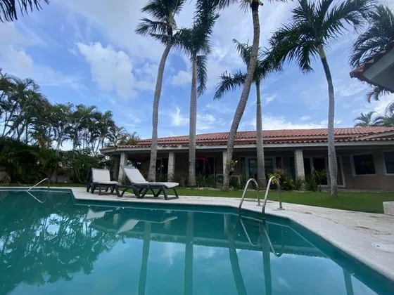 Villa En Venta En Punta Cana, Costa Bávaro, 7 Habitaciones, Totalmente Amueblada